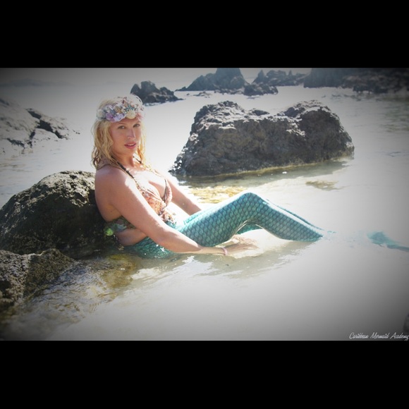 Meet your Posher, Amanda - Picture 3 of 6